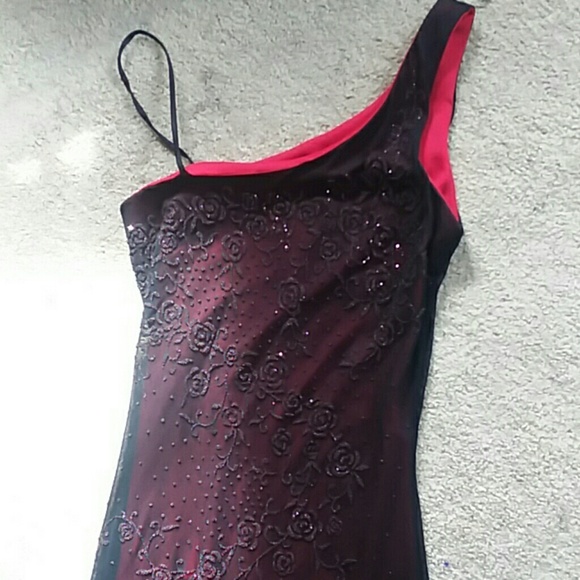 💋❤❤sale❤❤♦️Gorgeous♦️ red and black beaded dress - Picture 3 of 8